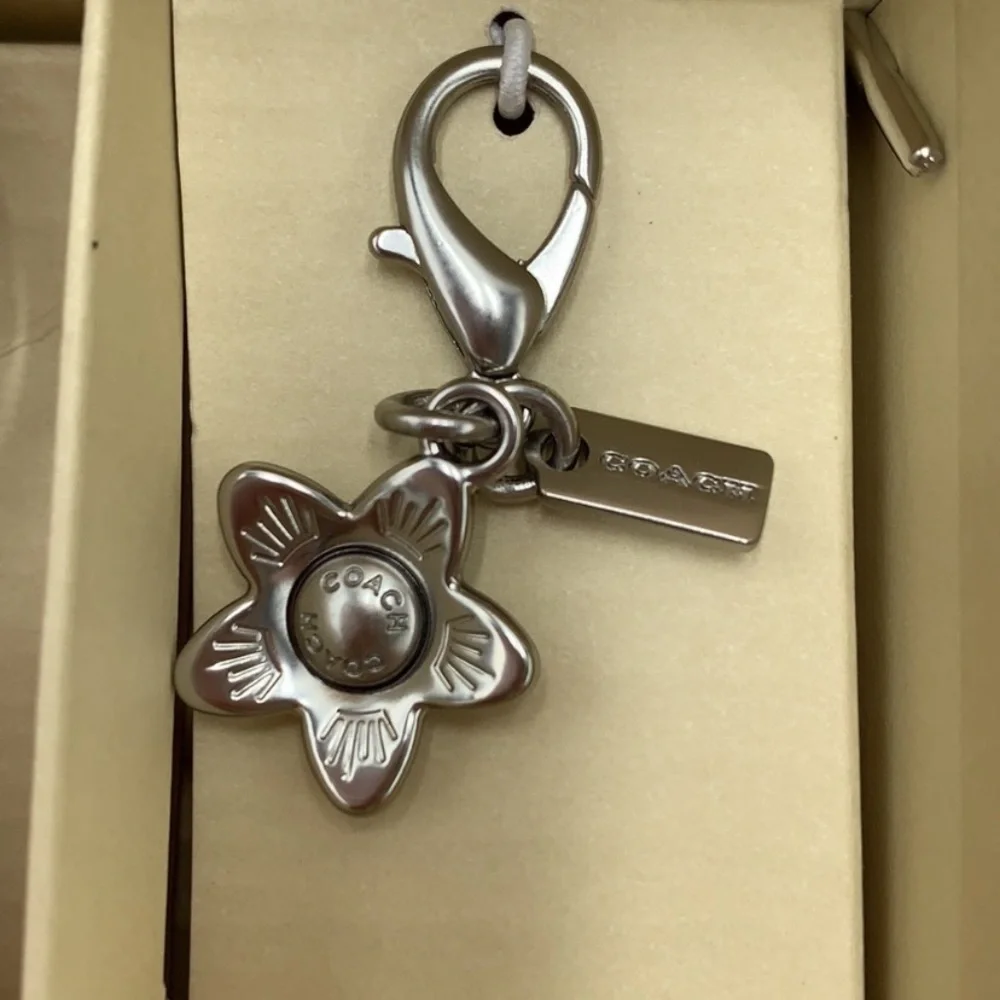 🌸NEW! Coach Gift Set. Wristlet with Charms🌸 - Picture 6 of 9